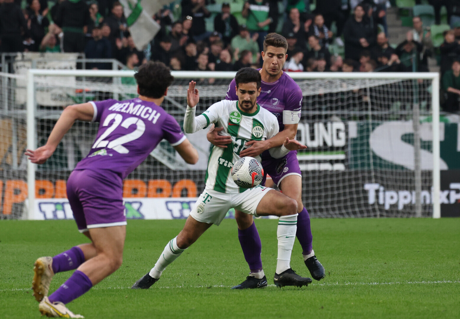 A Paks és a Fradi sem botlott vasárnap, három pontot gyűjtött az Újpest is