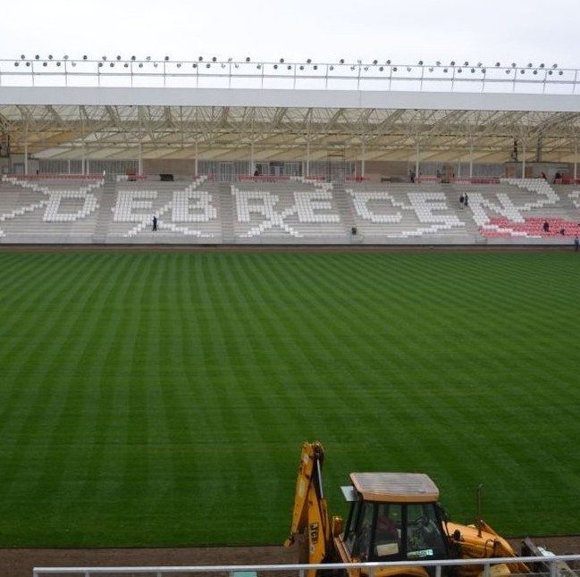 Impozáns stadion szolgálja a debreceni labdarúgást