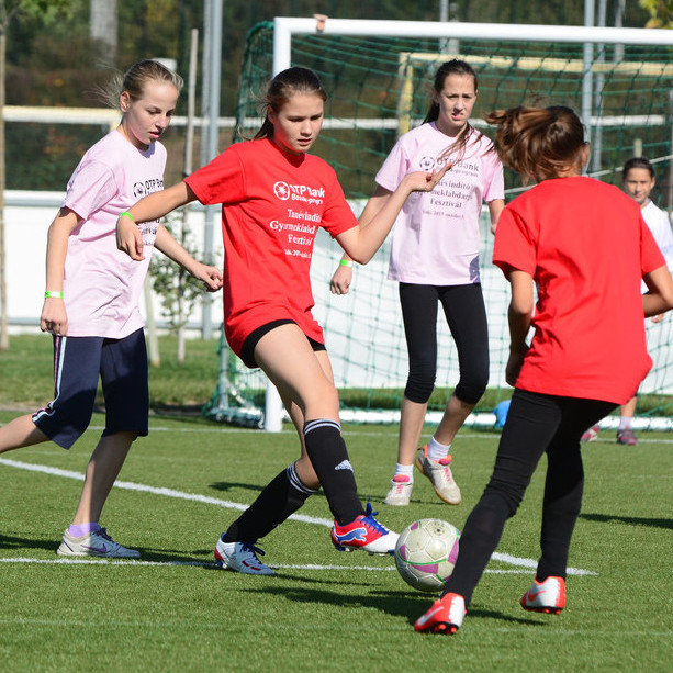 Soha ennyi gyermek nem futballozott az iskolákban